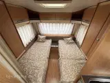 2010 - Adria Adora 472 LU   Velholdt enkeltsengsvogn totalvægt 1300 - 5