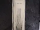 NYE Marie Sohl Vaser