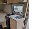 2024 - Weinsberg CaraCito 470 EU E-Power   RUMMELIG CAMPINGVOGN MED ENKELTSENGE MED LAV EGENVÆGT - 5