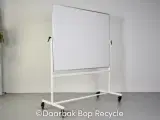 Dobbeltsidet whiteboard svingtavle på hjul