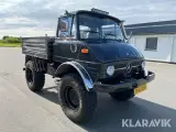 Veteranlastbil Mercedes-Benz Unimog 406 6 cylindret 5.6L - 2