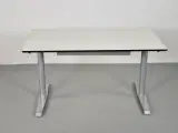 Hæve-/sænkebord med hvid plade, 140 cm. - 3