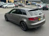 Audi A3 1,6 TDi 110 Ambiente Sportback Van - 4