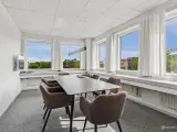 Lyst kontorlejemål i attraktiv ejendom centralt i Rødovre - 15 p-pladser og få minutters kørsel til motorvejsnettet. - 3
