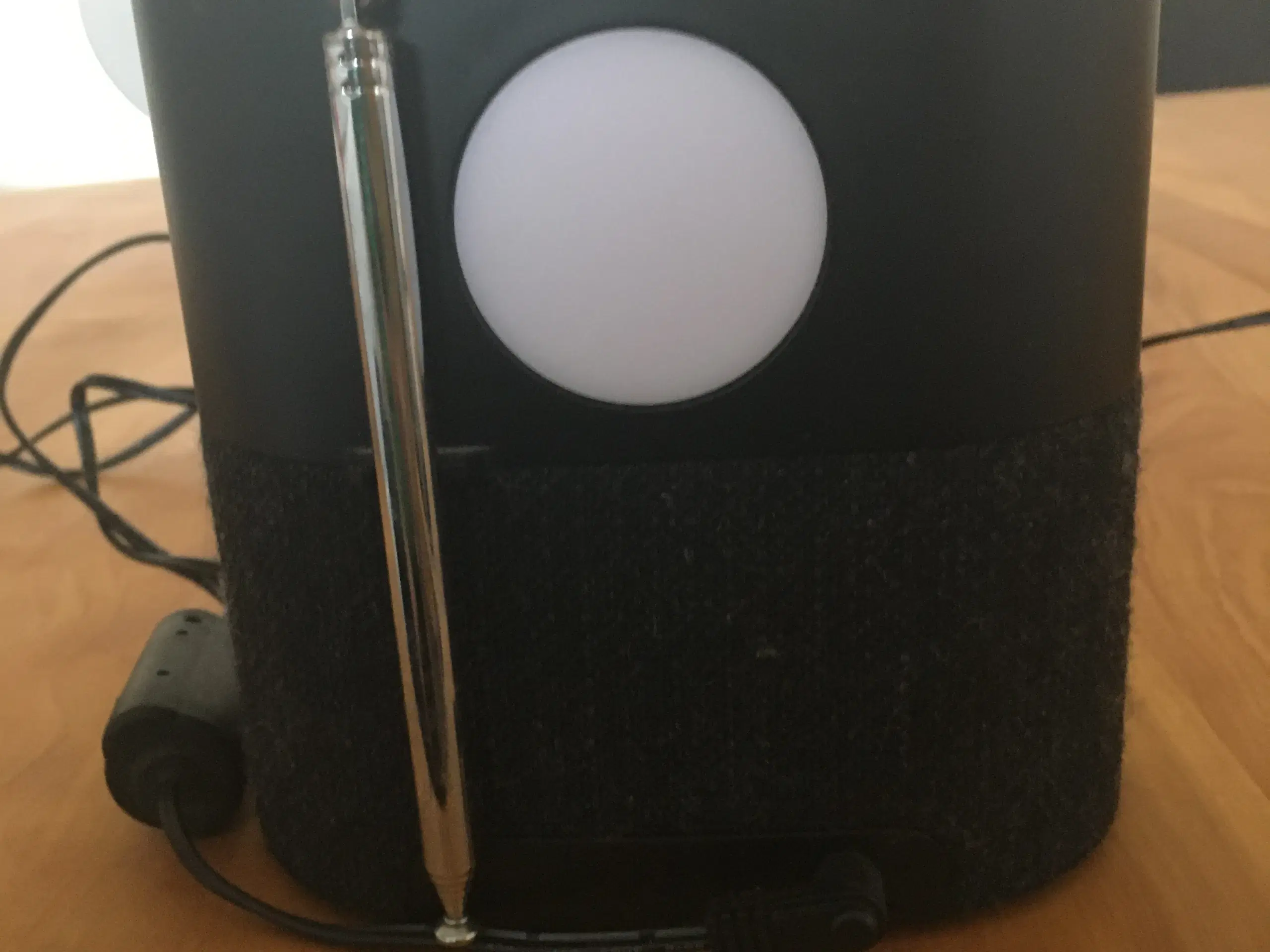 Sackit DAB+ radio m. Trådløs oplader