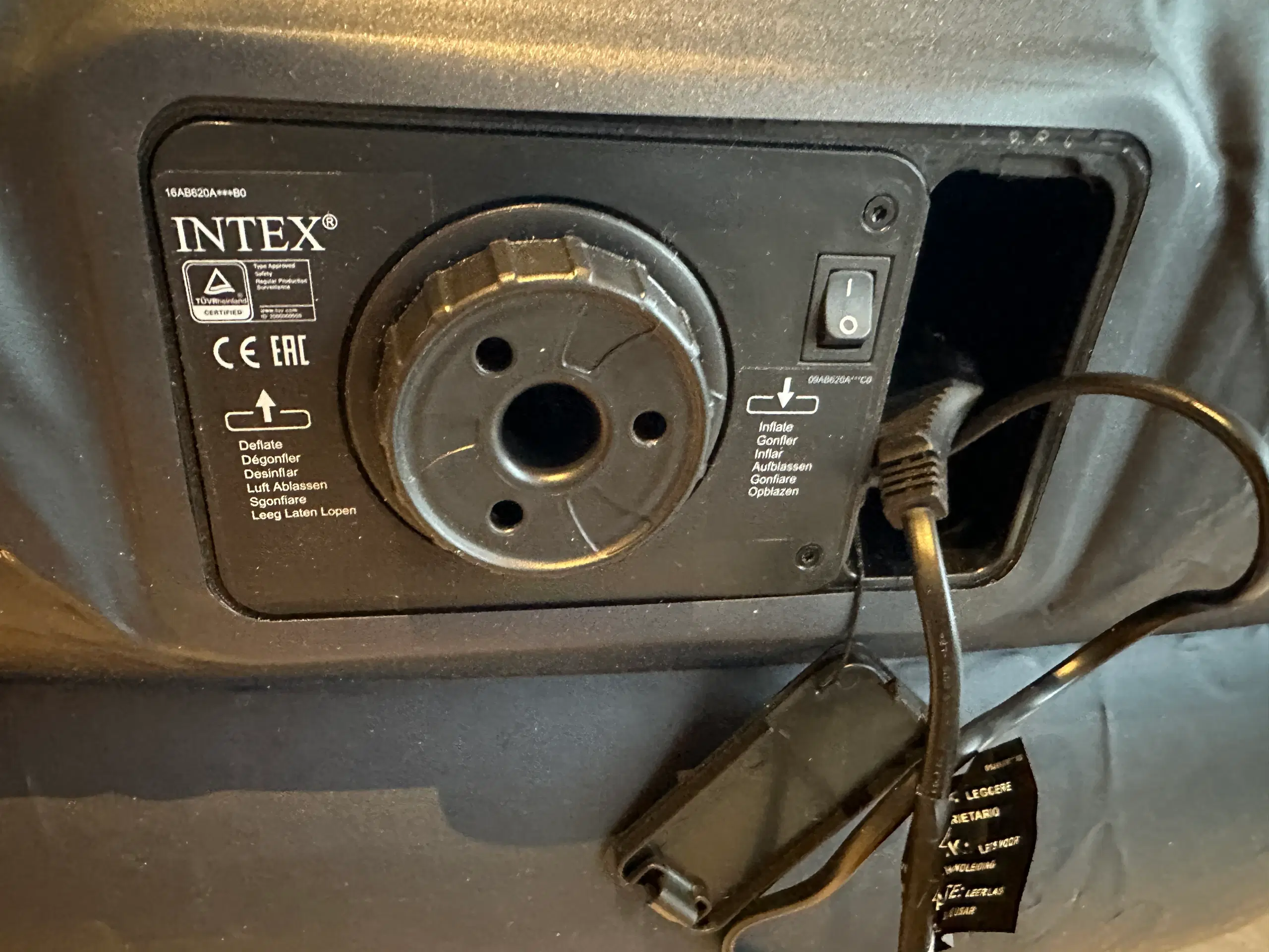 INTEX LUFTMADRESSE MED ELEKTRISK MOTORPUMPE