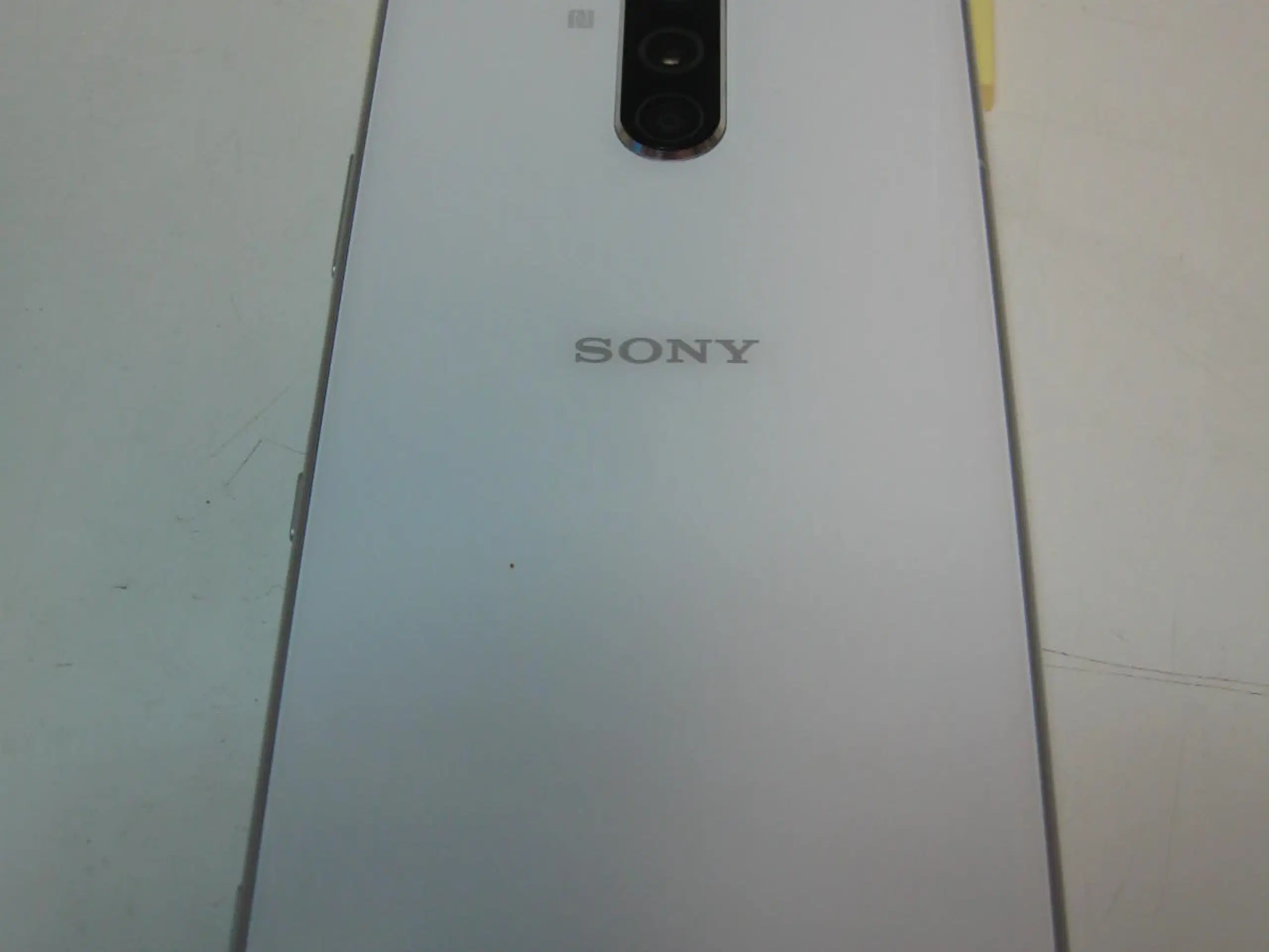 Sony Xperia 1 128GB incl cover, panzer glass etc.