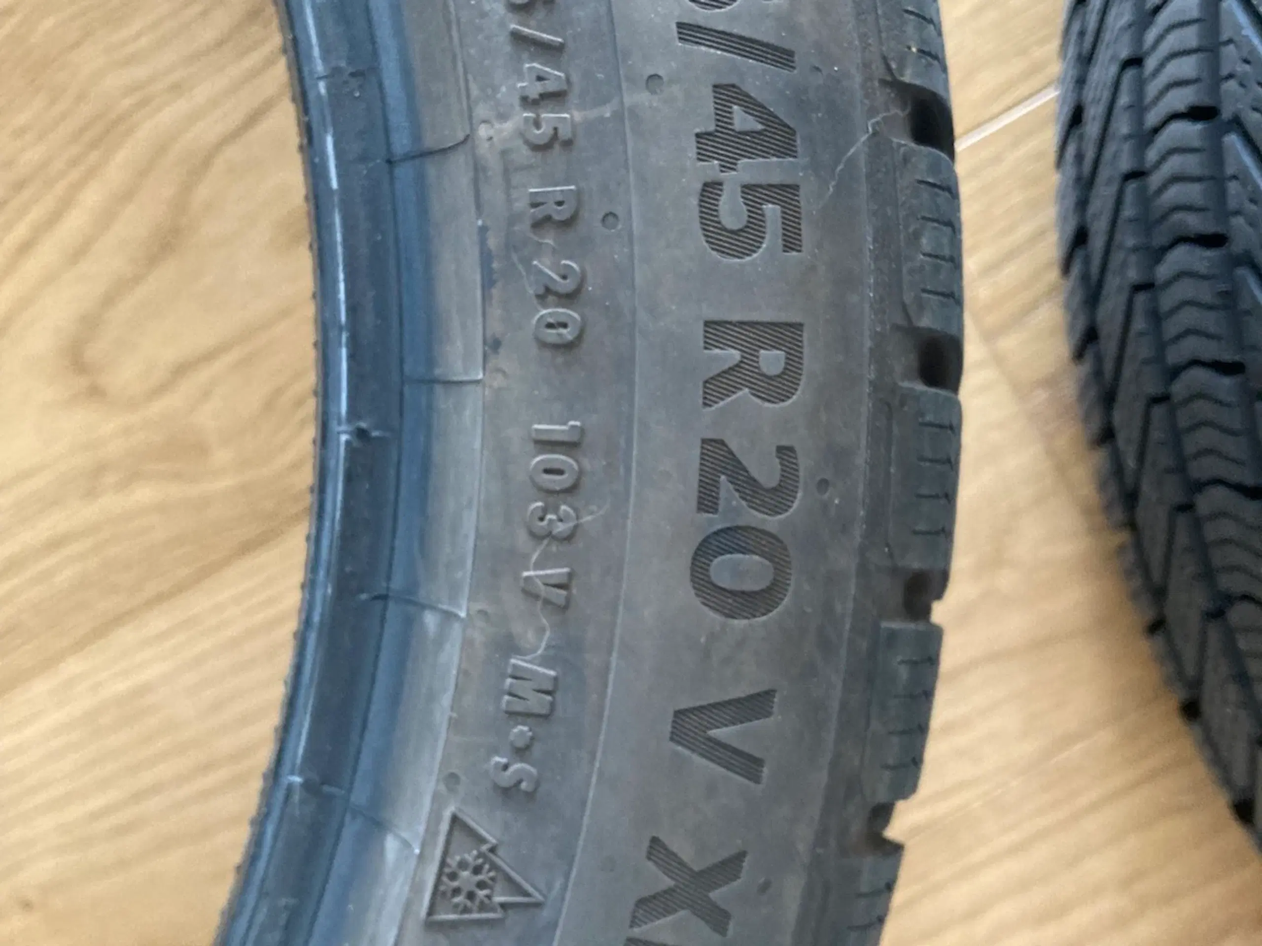 2x285/40R20 og 2x245/45R20 Vinterdæk til Taycan