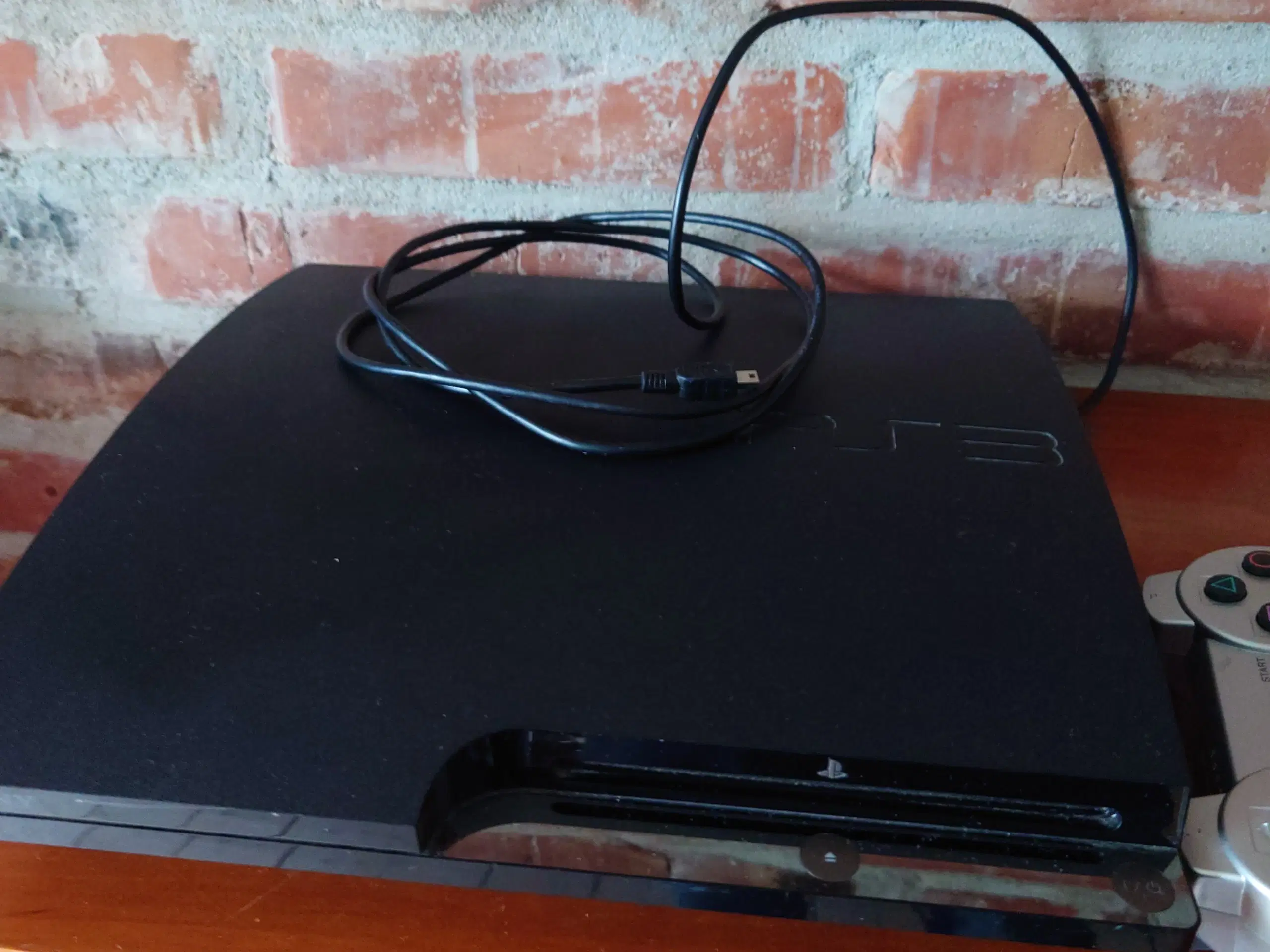 Playstation 3 med controllere