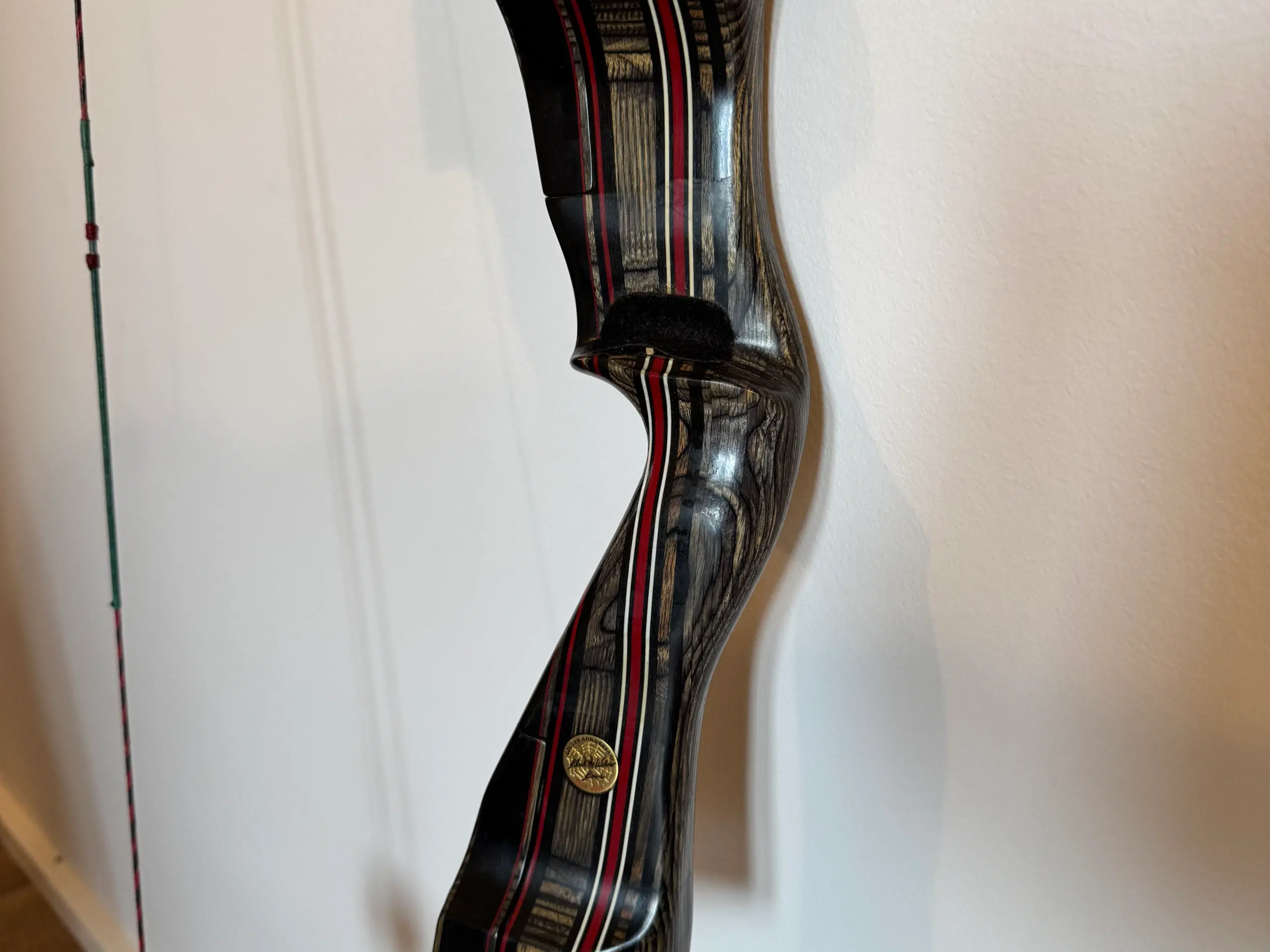 Black widow recurve bue