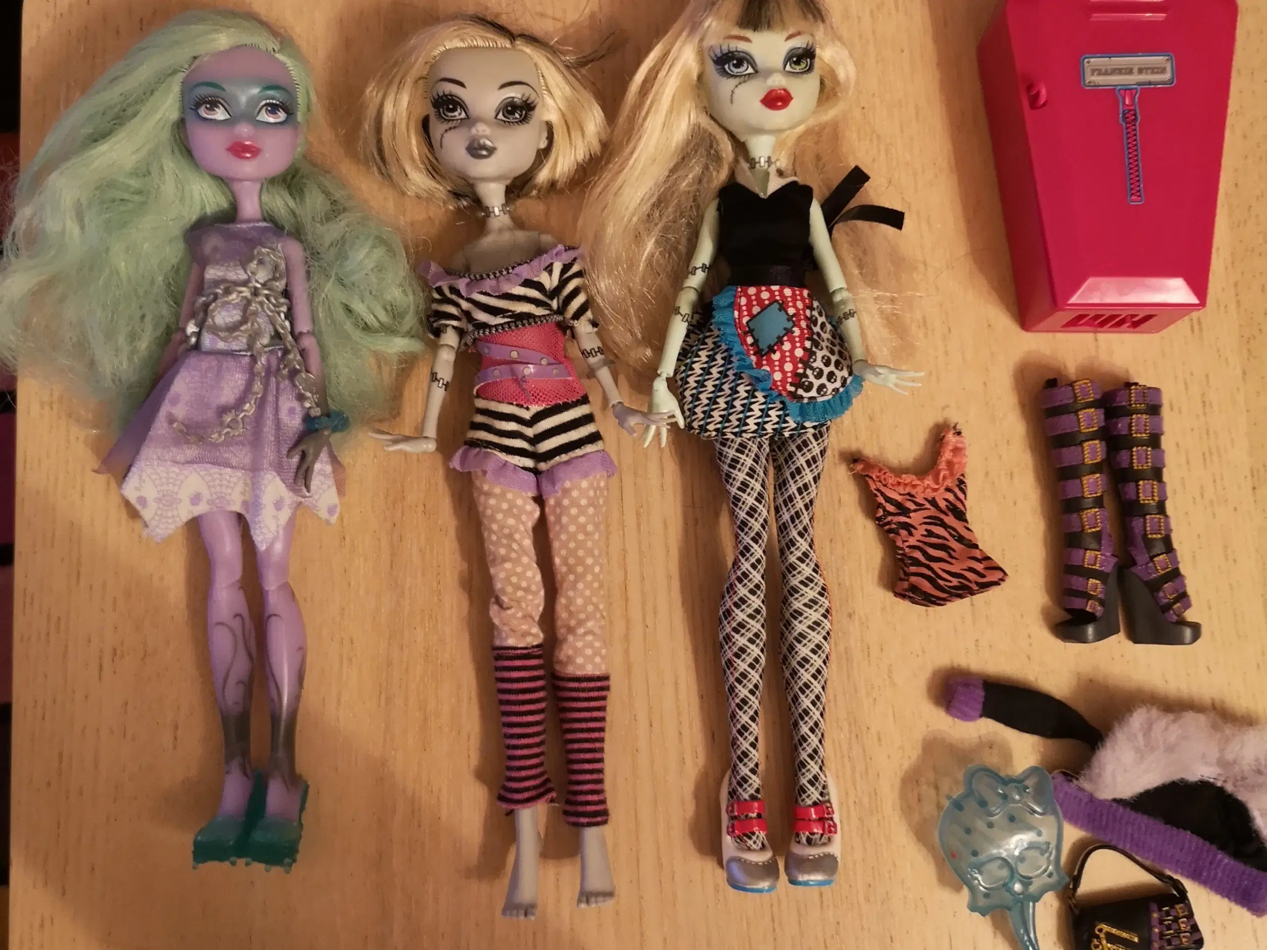 3 Monster High Dukker