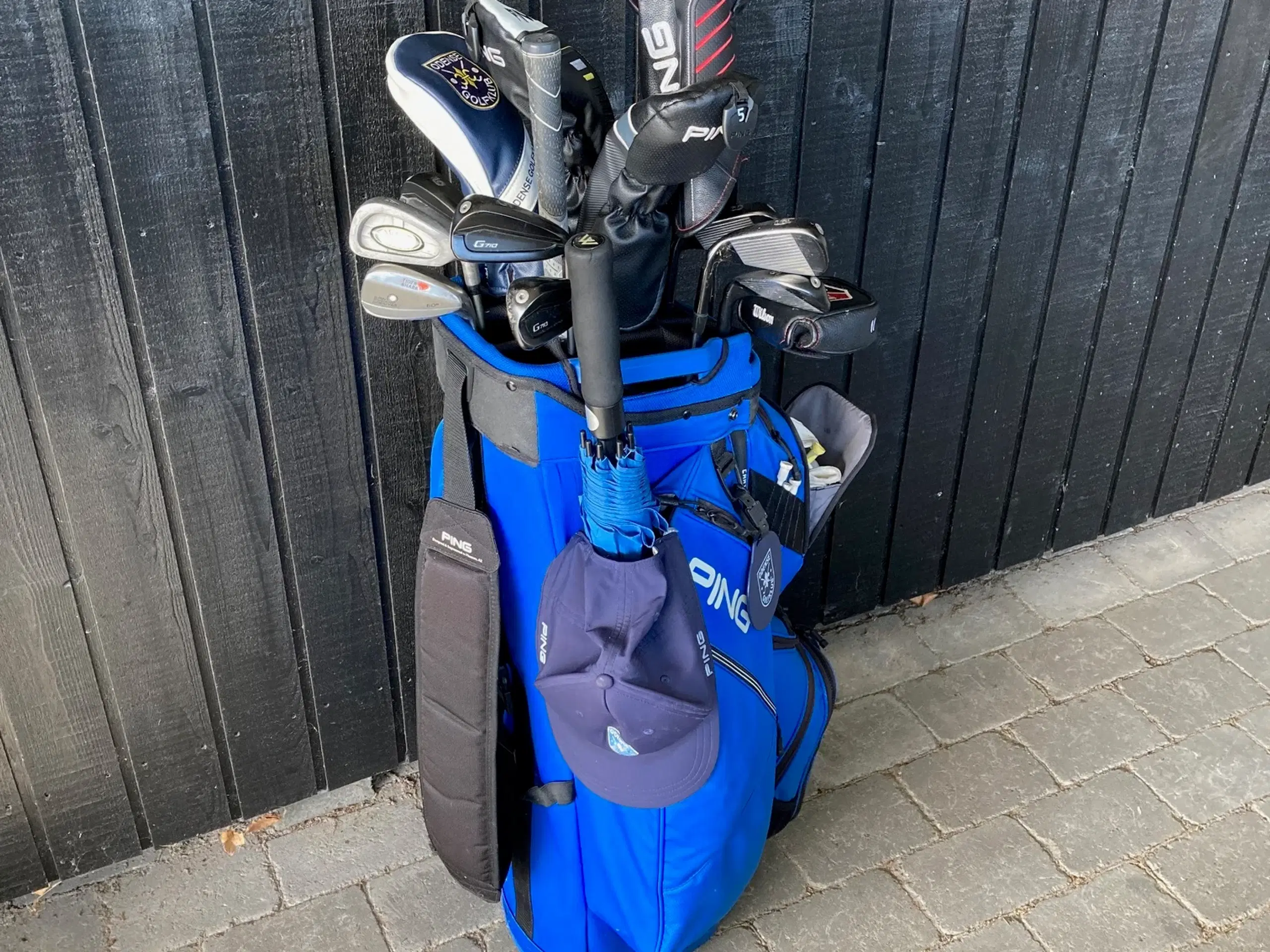 Ping Pioneer vognbag m. tilhørende golfkøller.