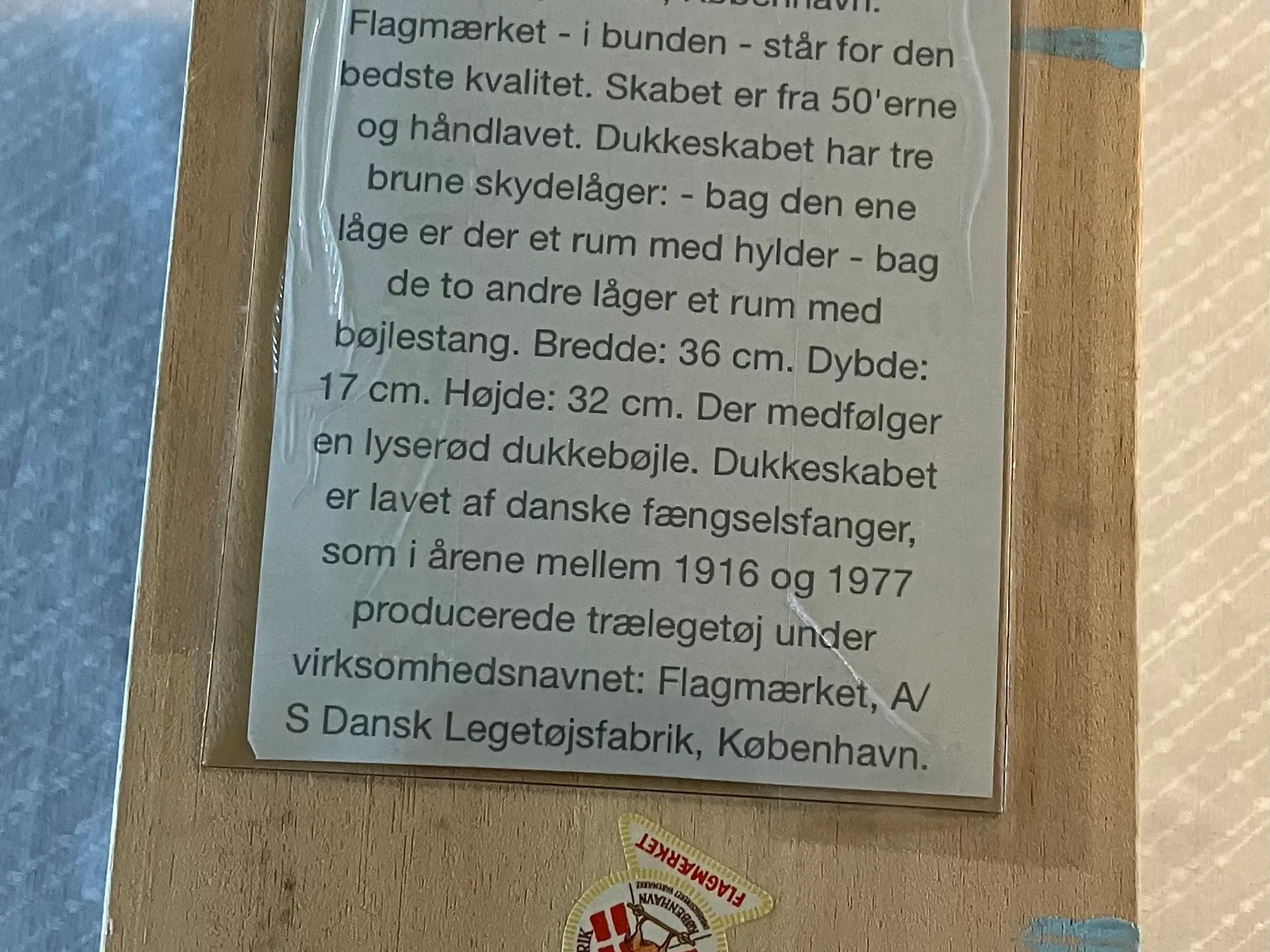 Dukketøjsskab med bøjler