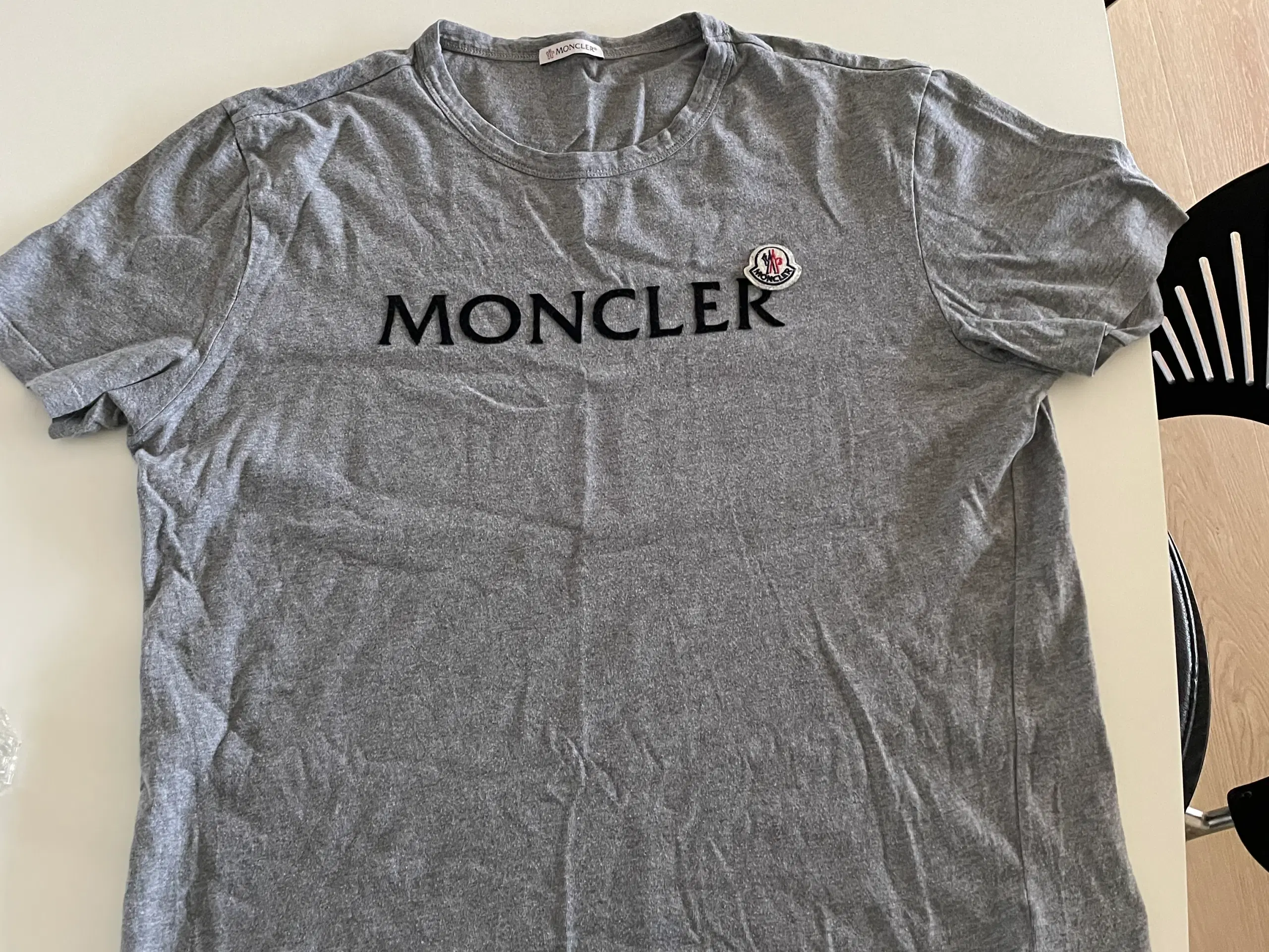 Moncler T-Shirt str L sælges