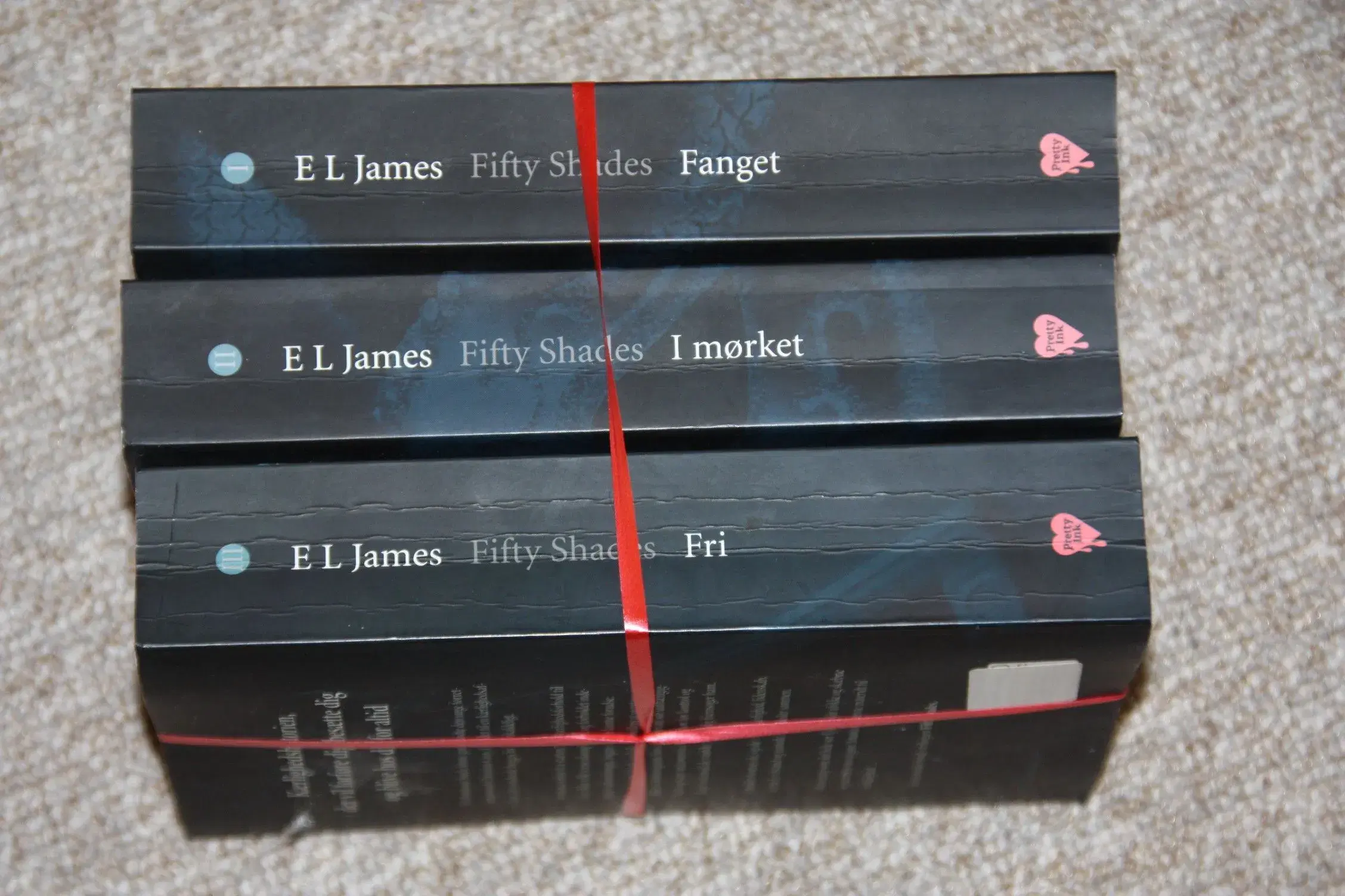 E L James Fifty Shades Fanget I mørket Fri