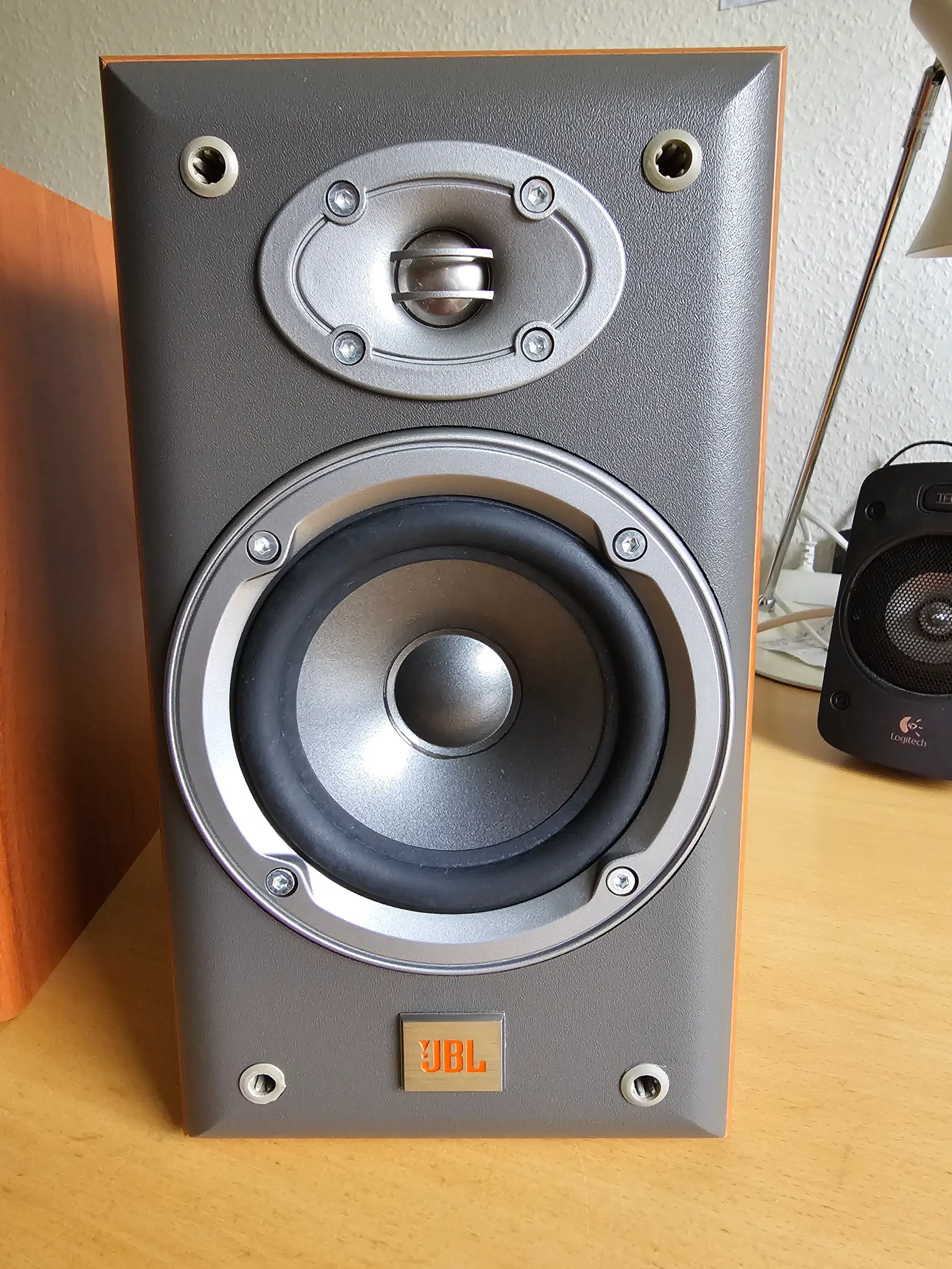 Højttalere JBL E20