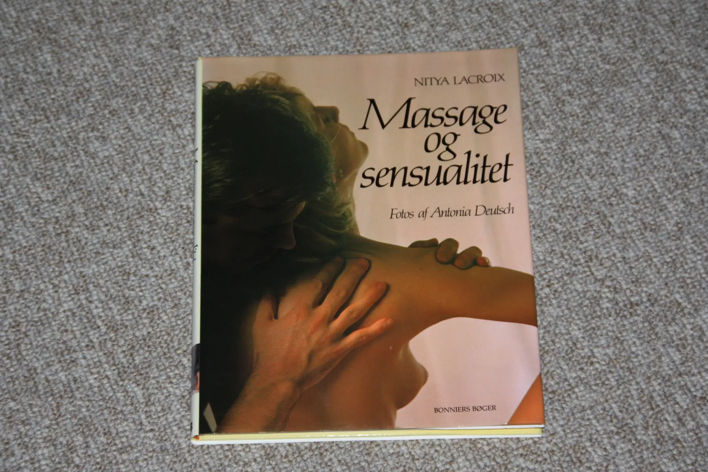 Politikens ny massage bog af Clare Maxwell-Hudson