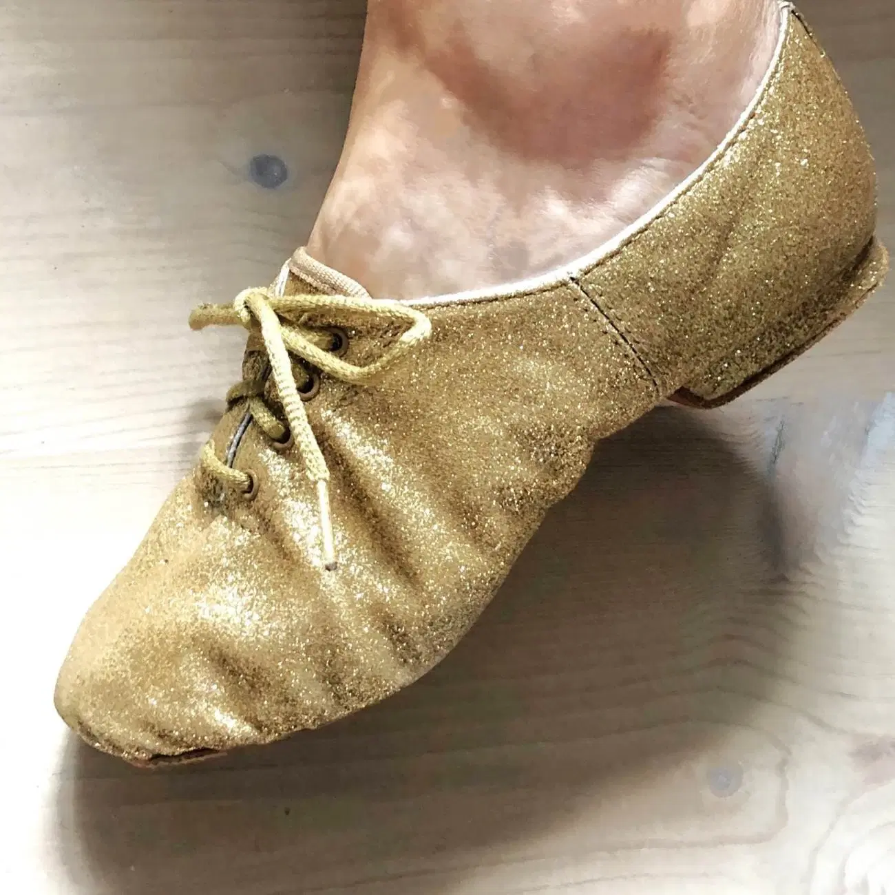 DANSESKO fra SANSHA - guld - glitter