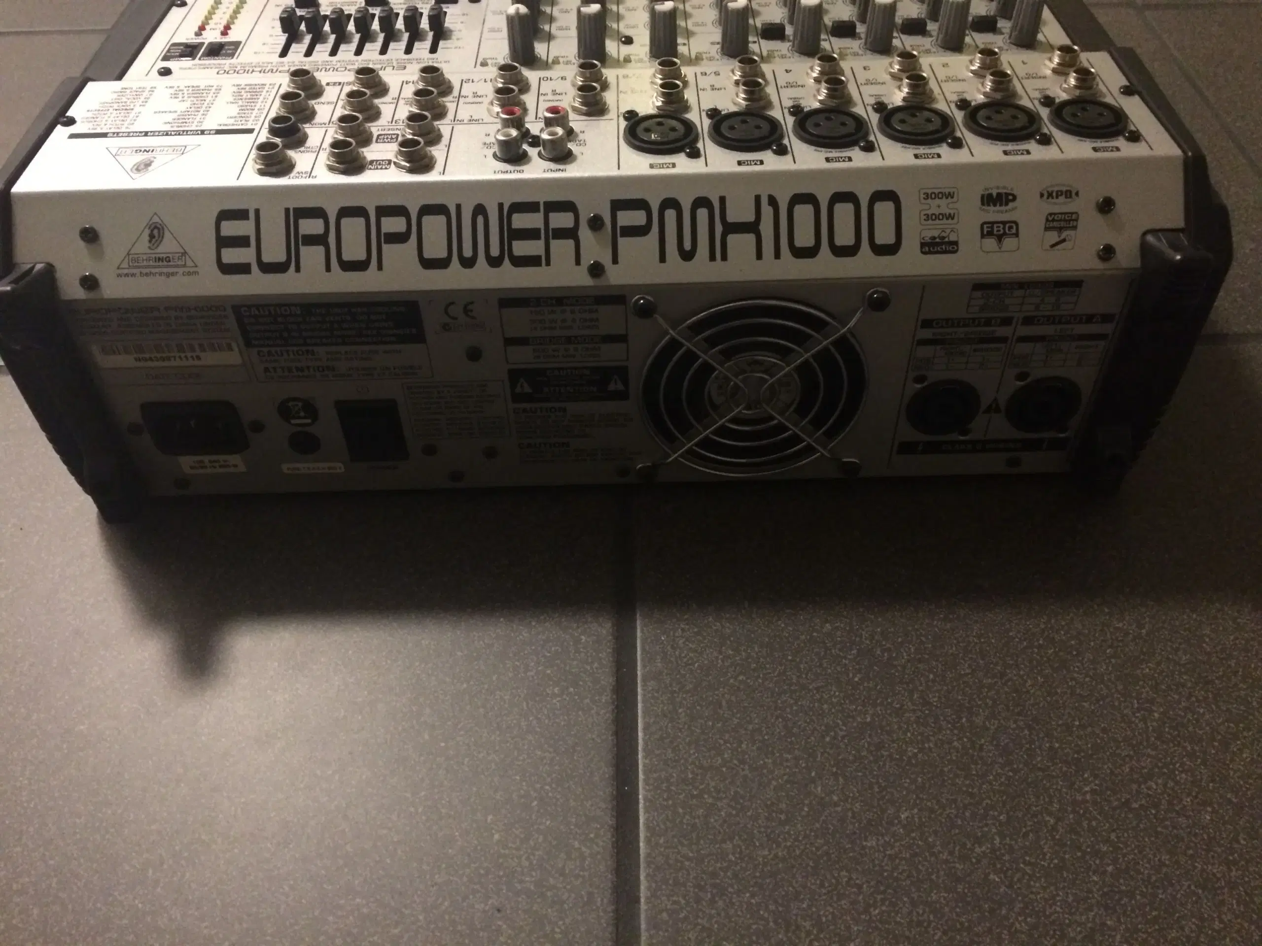 Behringer PMH1000 Powered Mixer