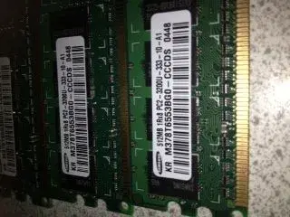 2 ud af 4 stk Samsung DDR2 ram a 512MB