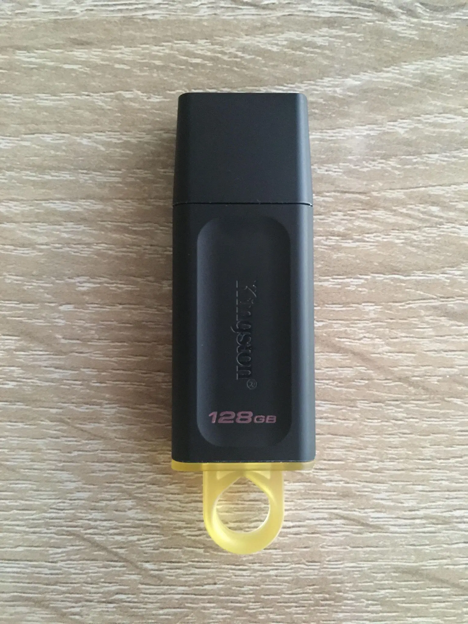 Kingston 128 GB USB stik inkl Hvide Løgne serien