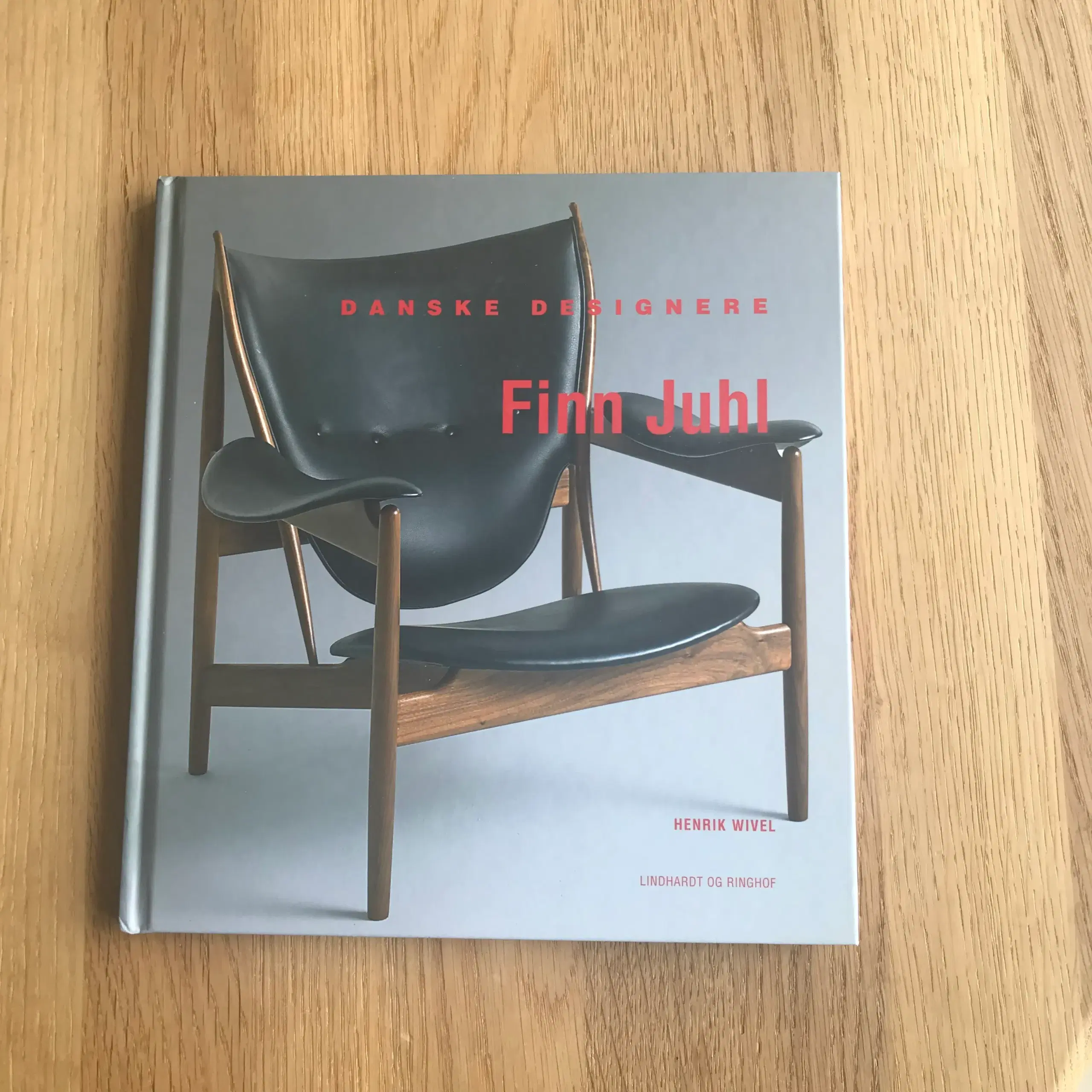 Finn Juhl  -  Danske Designere