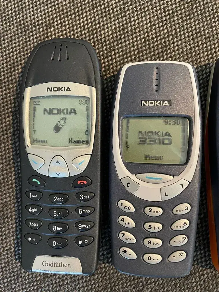 Retro Nokia dummy mobiler