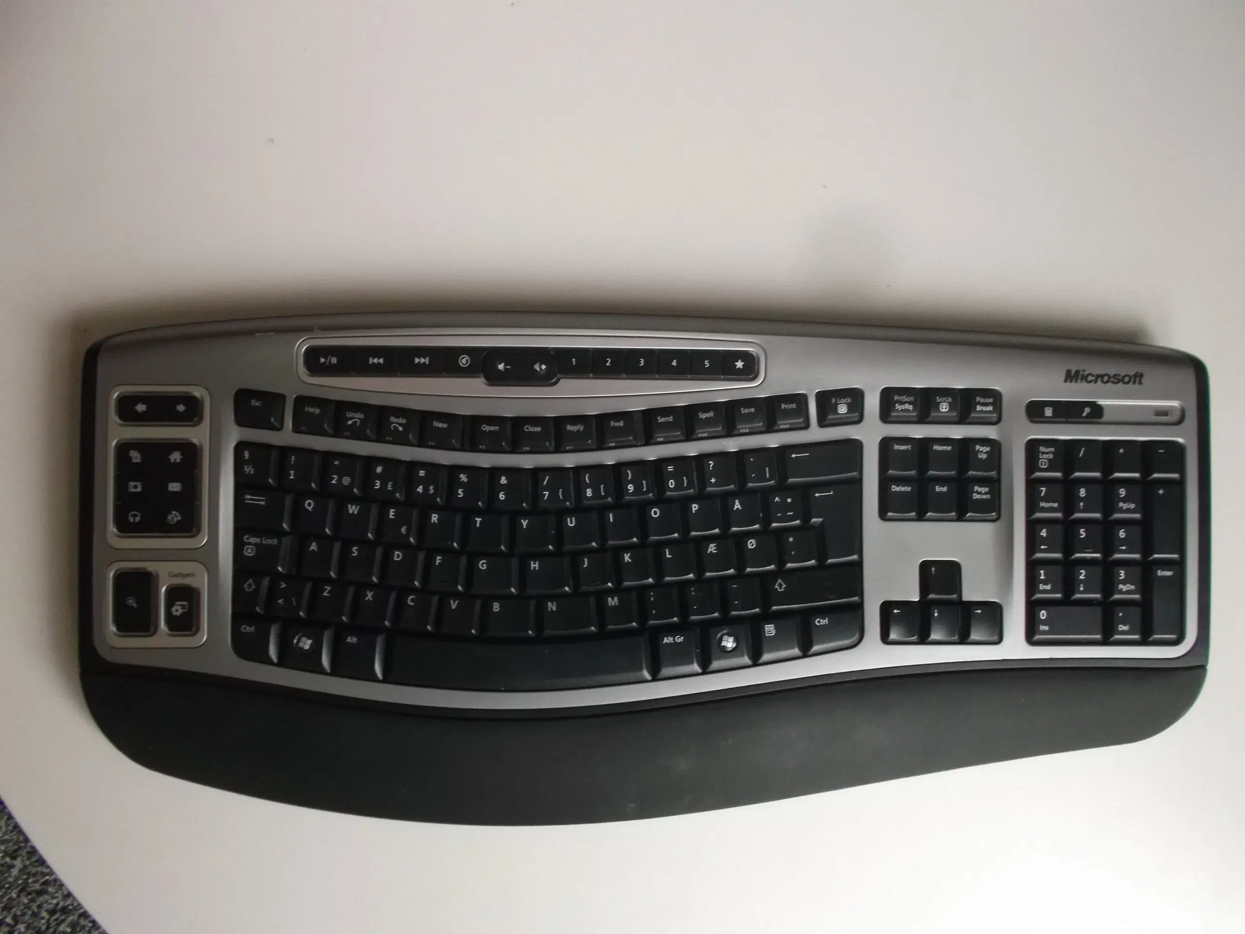 Microsoft Wireless Laser Keyboard 6000 v20