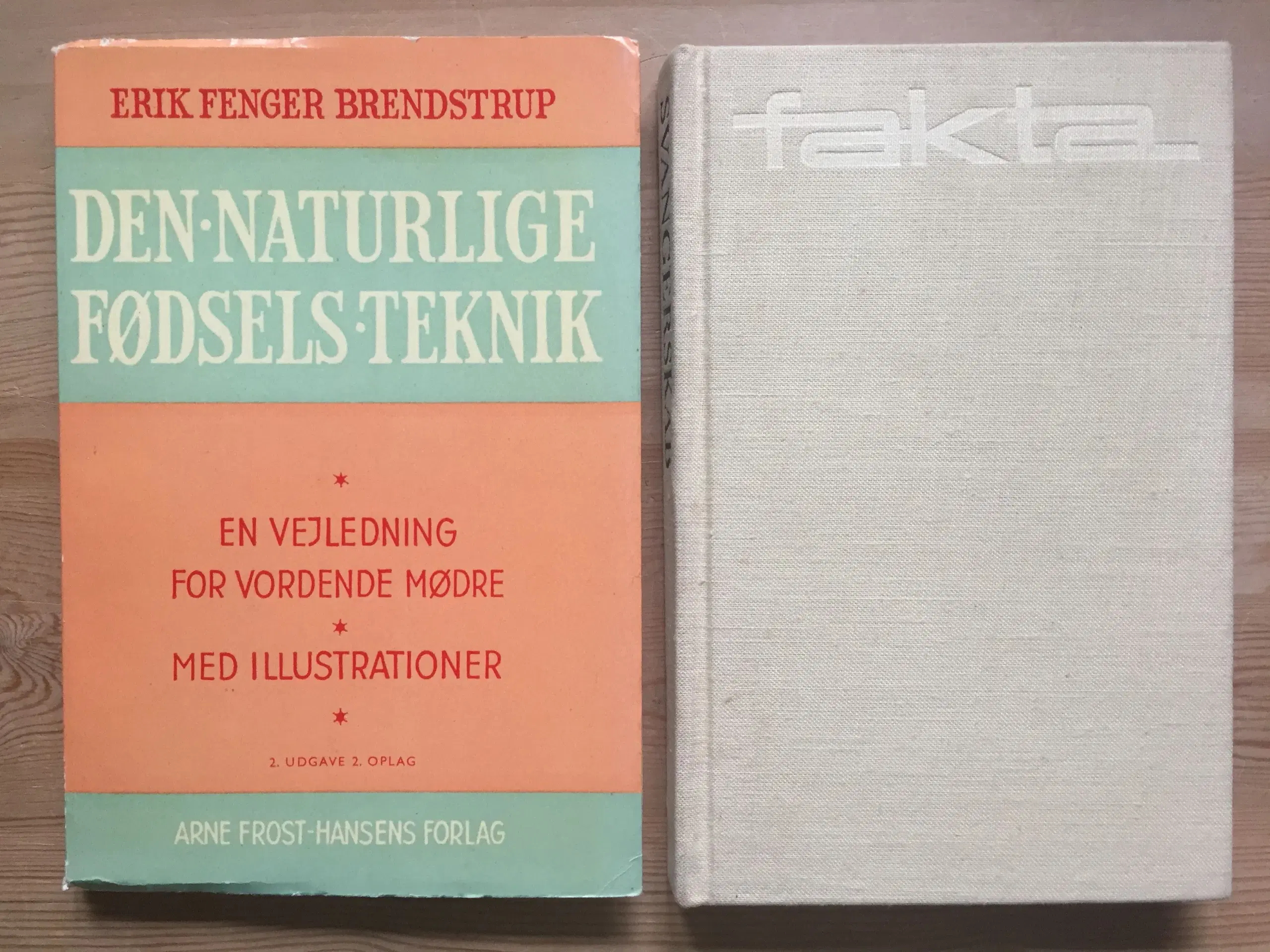 2 retro bøger vedr svangerskab og fødsel