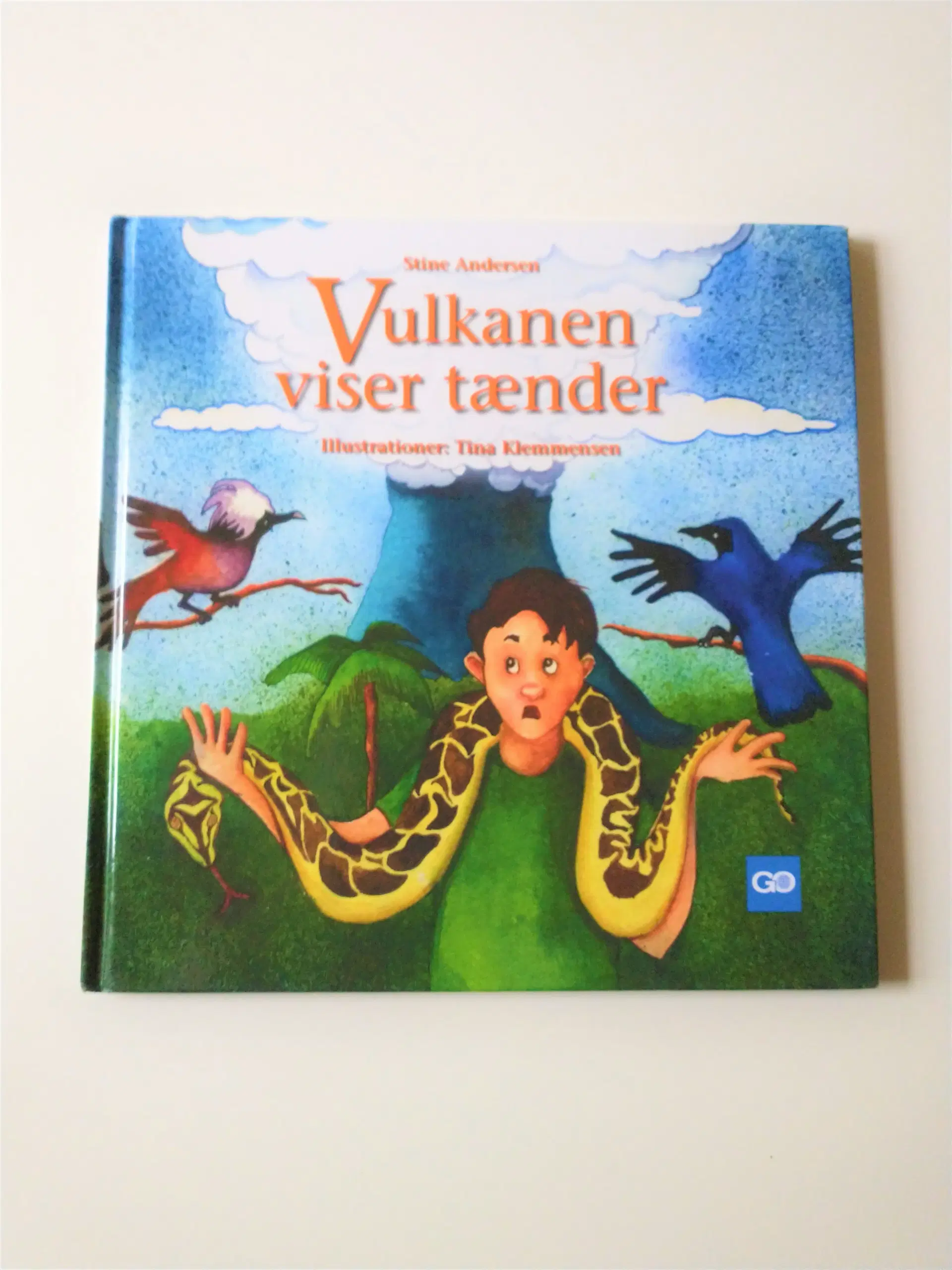 Vulkanen viser tænder Af Stine Andersen