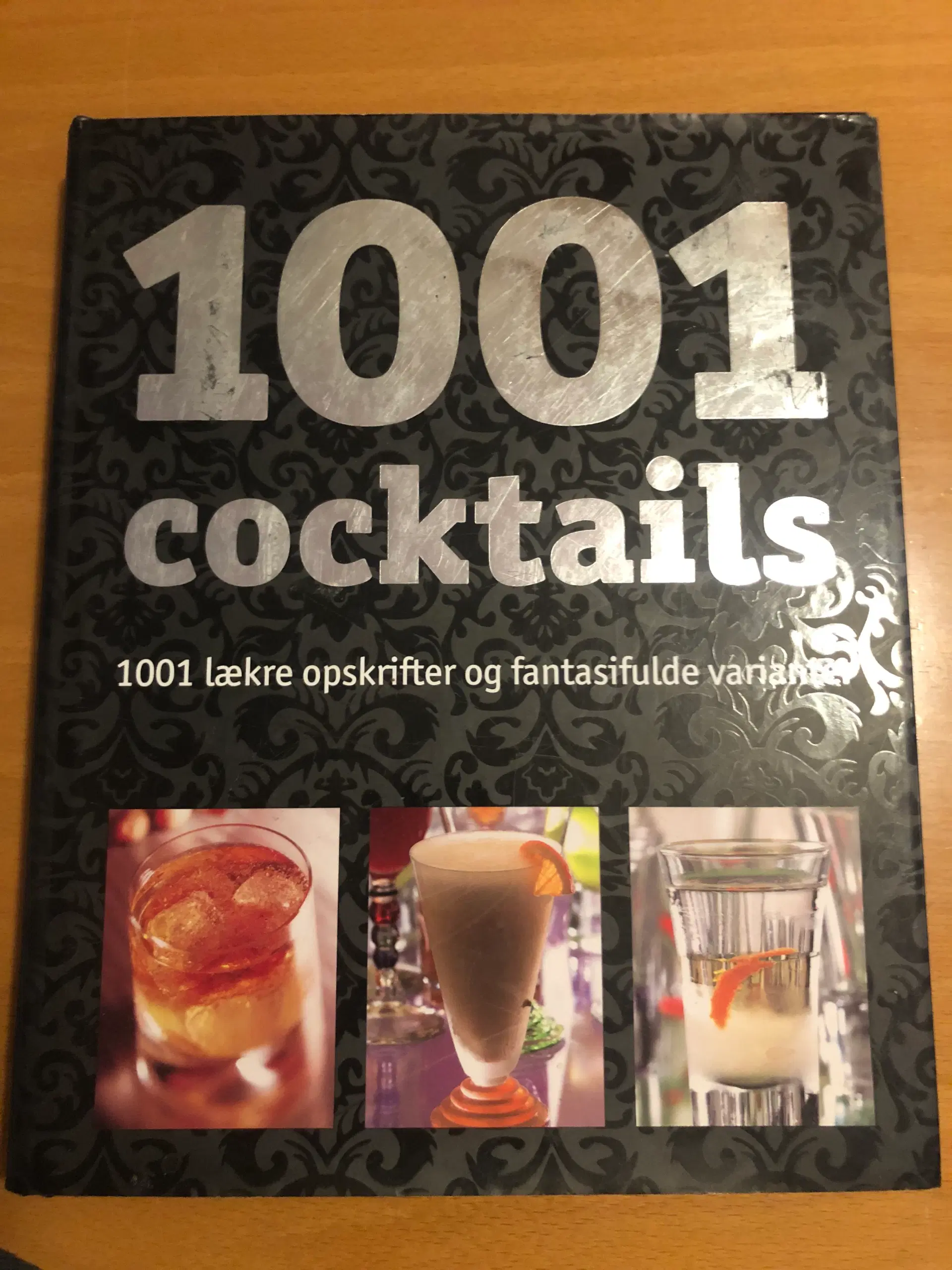 Jeg sælger hermed den god bog 1001 Cocktails