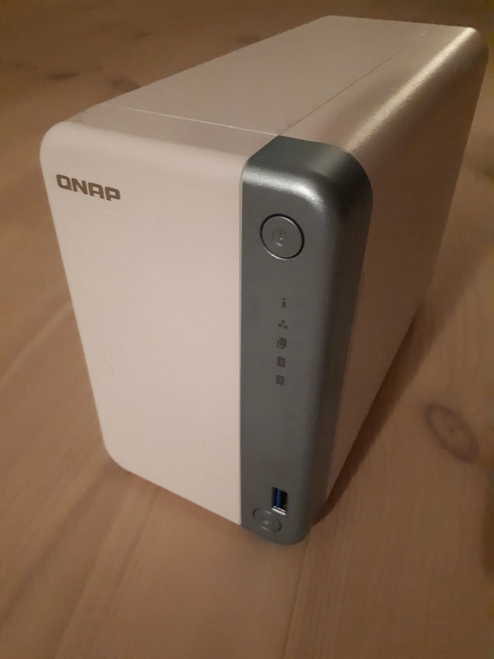 NAS QNAP 2-bay 4GB RAM som ny