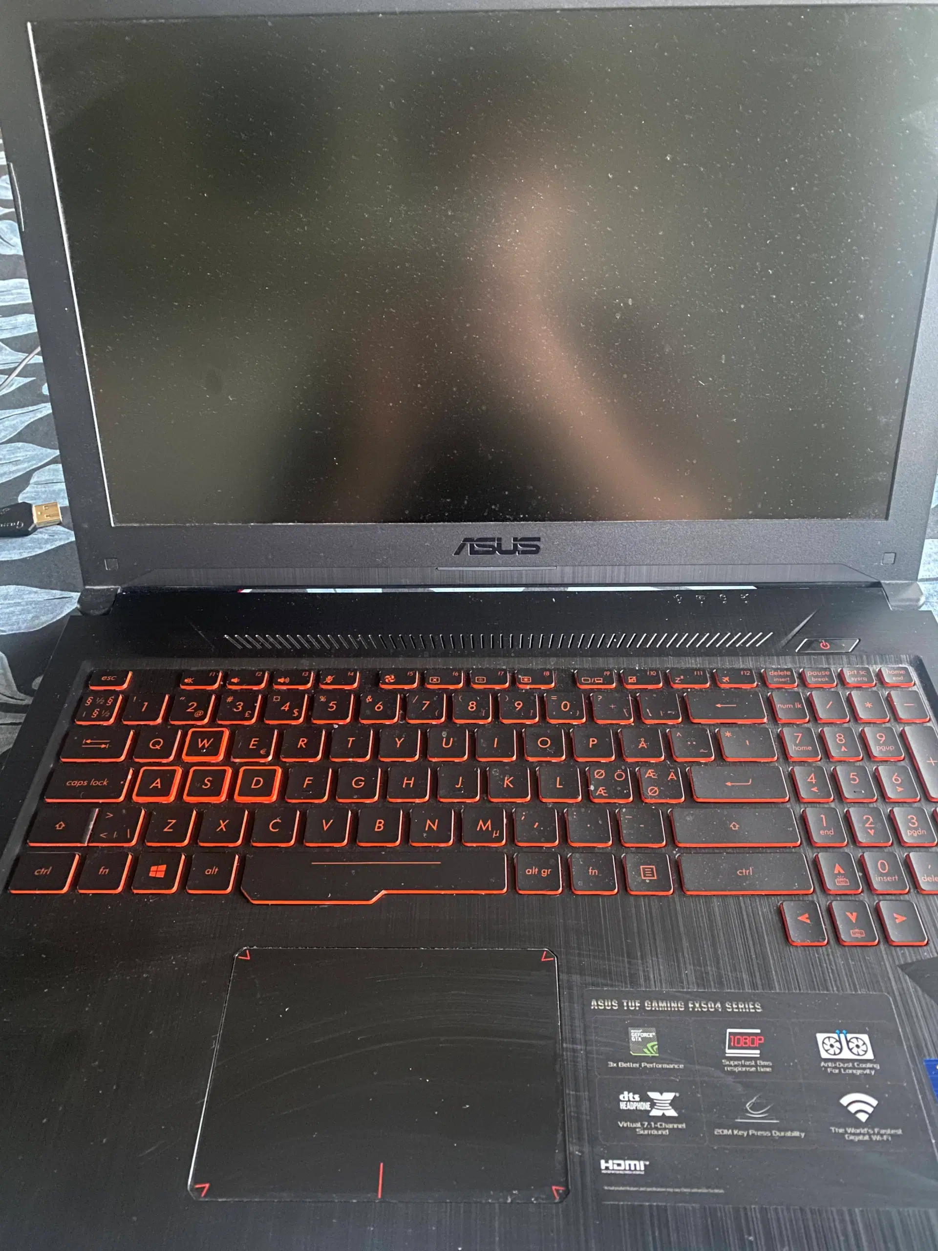 Asus tuf FX504GD-DM700T