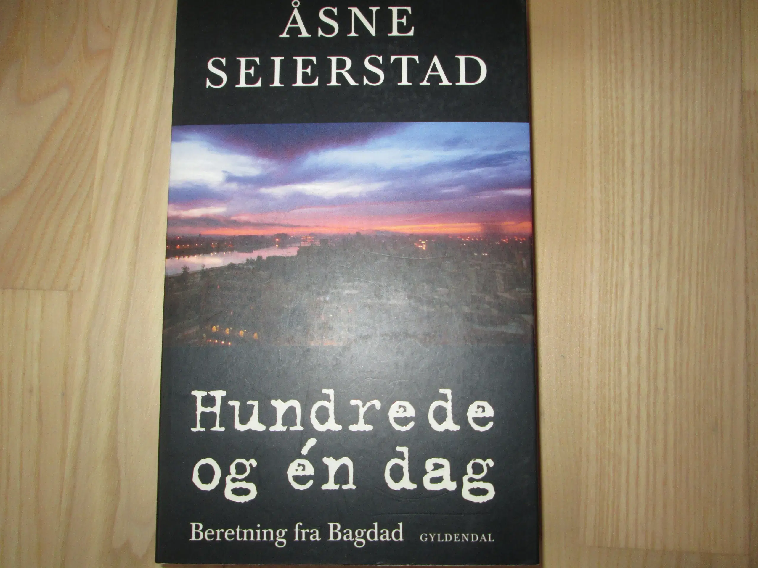 Hundrede og en dag af Åsne Seierstad