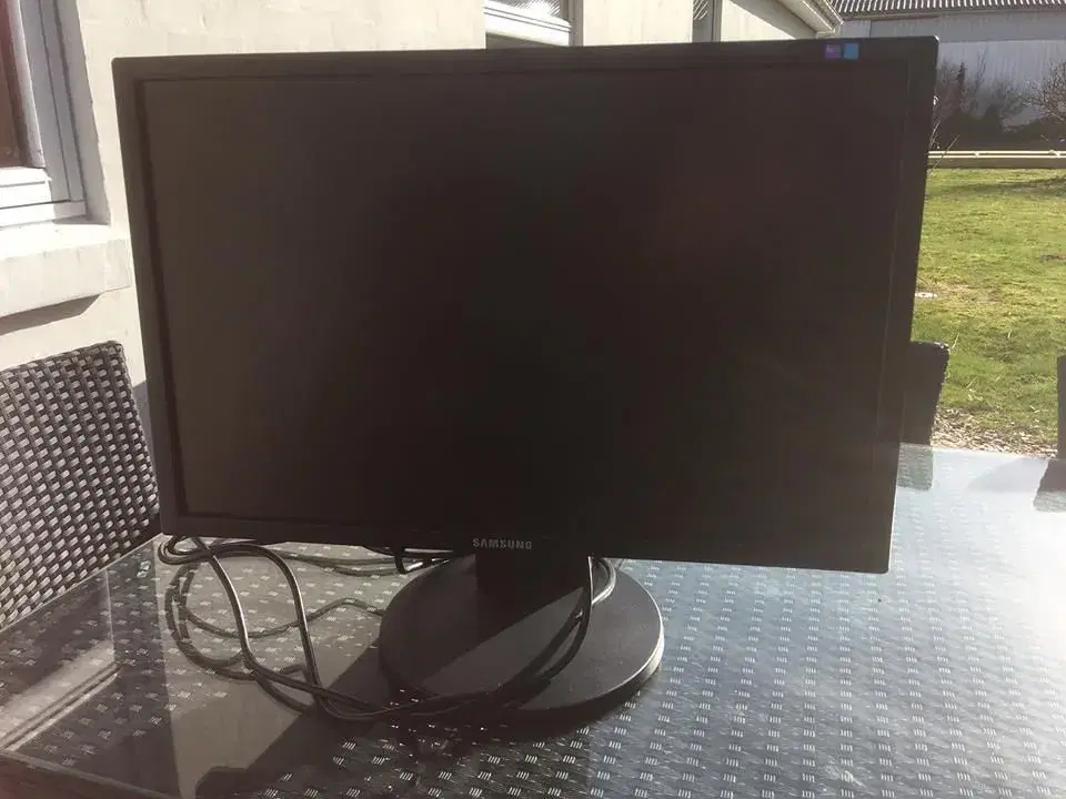 24 " LCskærm SAMSUNG Syncmaster 2443