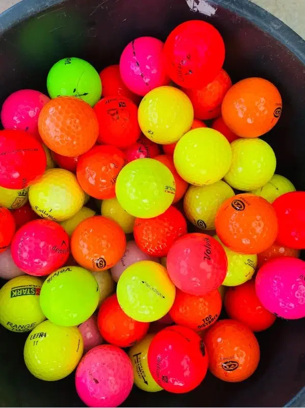 Blandede farvede golfbolde