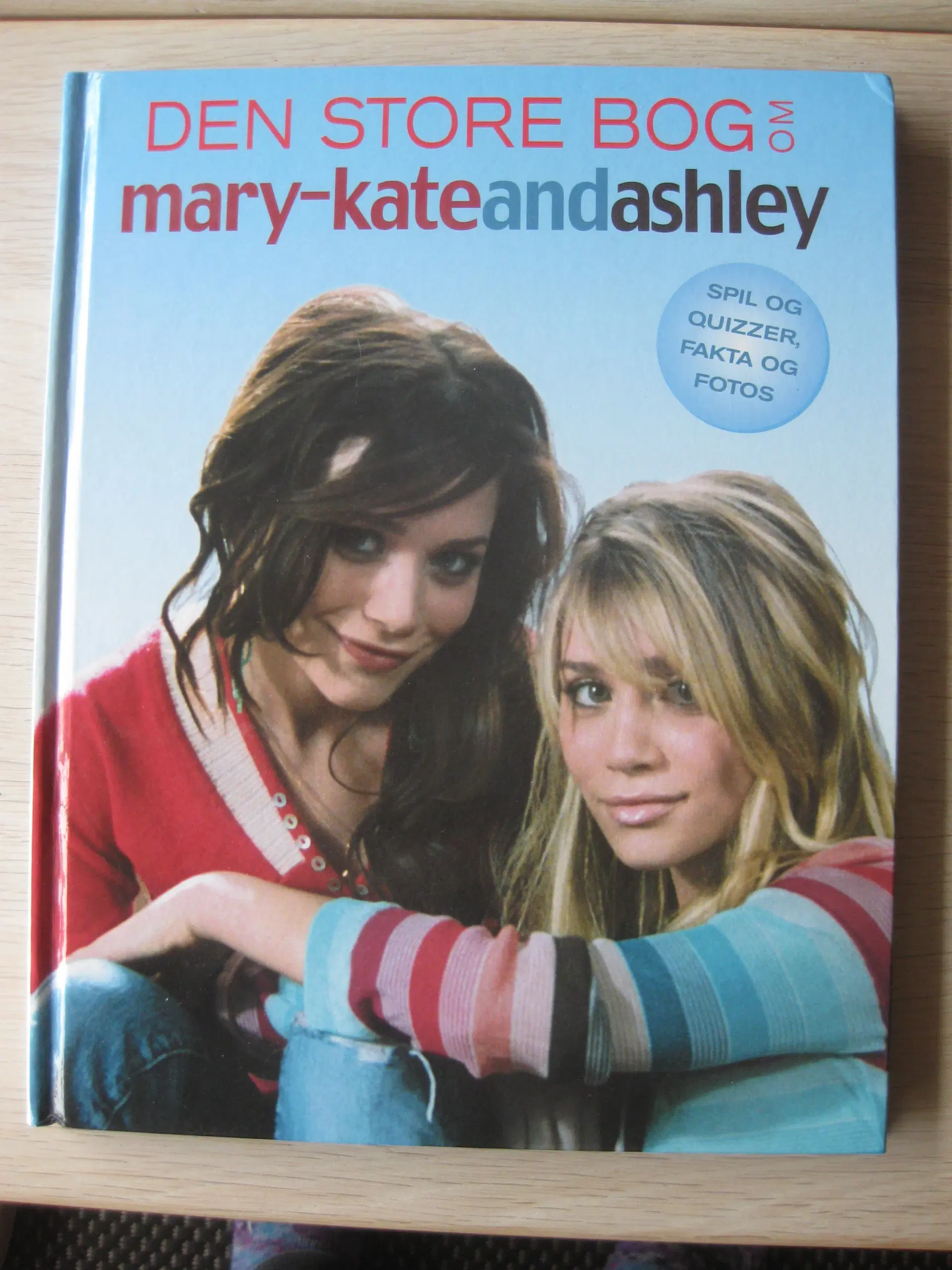 Den store bog om mary-kate  ashley ;-)