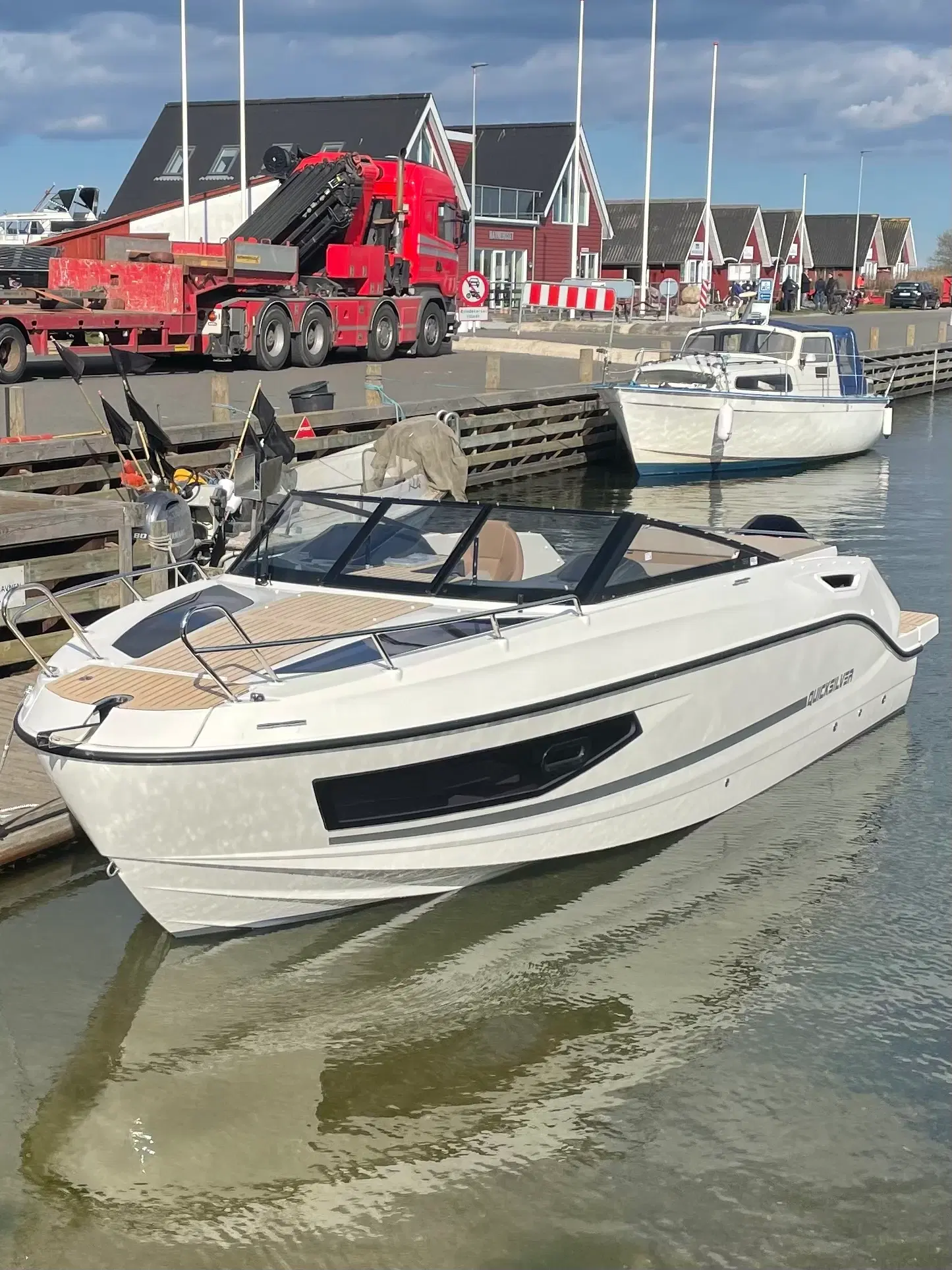 Quicksilver 755 Active Cruiser