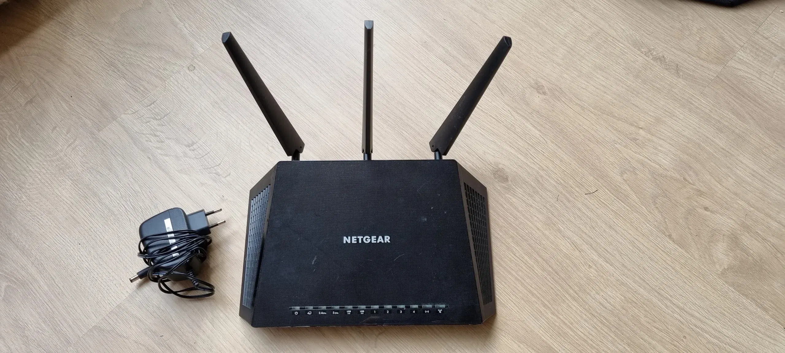 NETGEAR R6800 Wifi Router