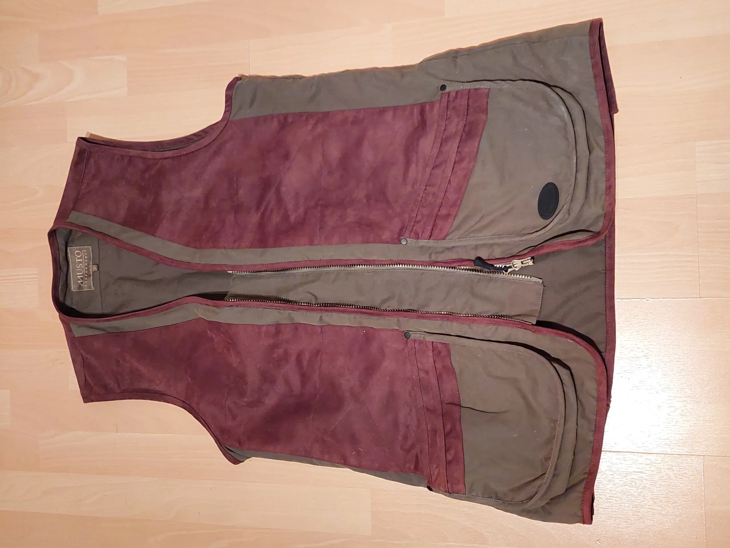 MUSTO jagtvest med suede