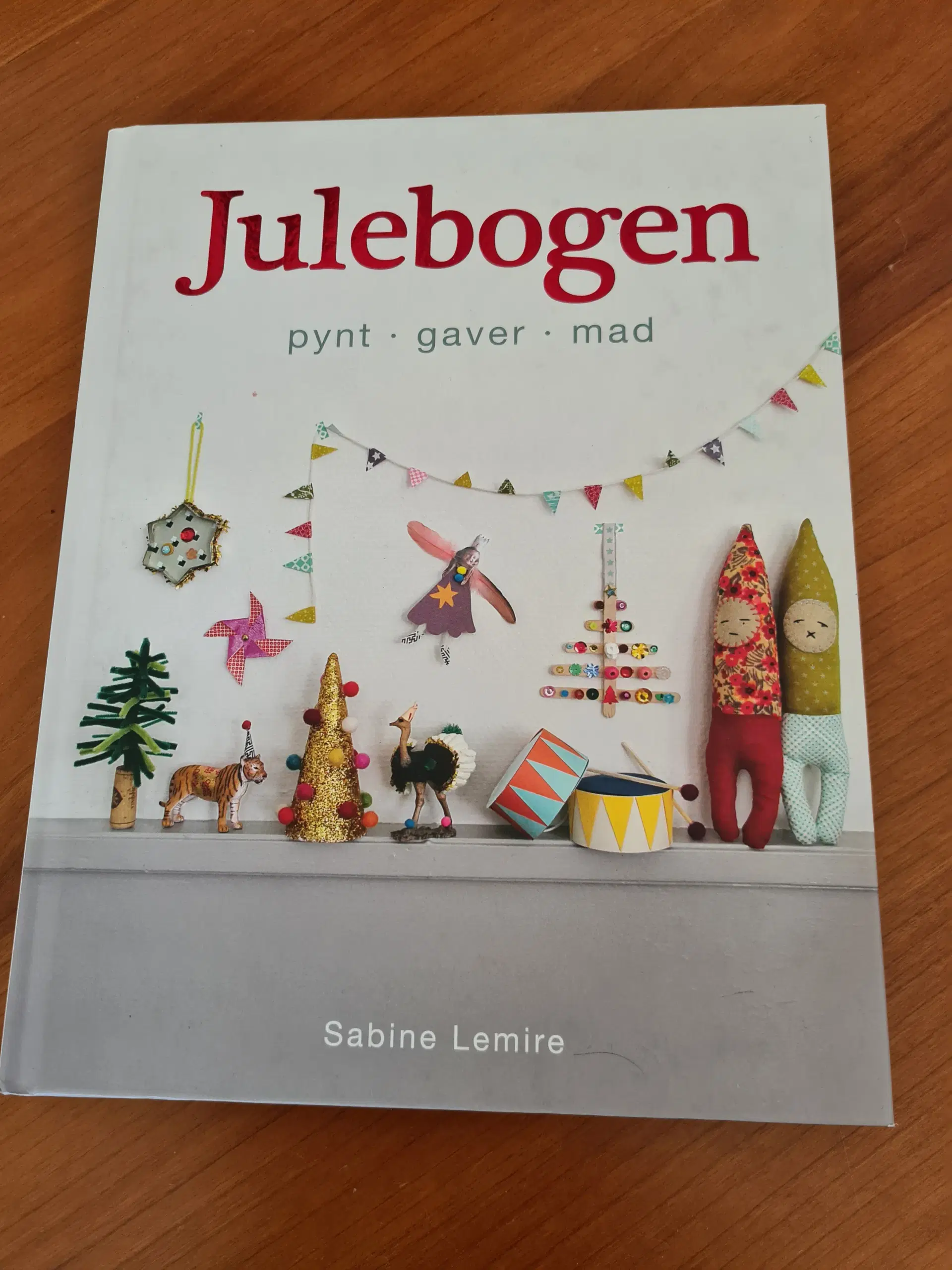 Julebogen af Sabine Lemire