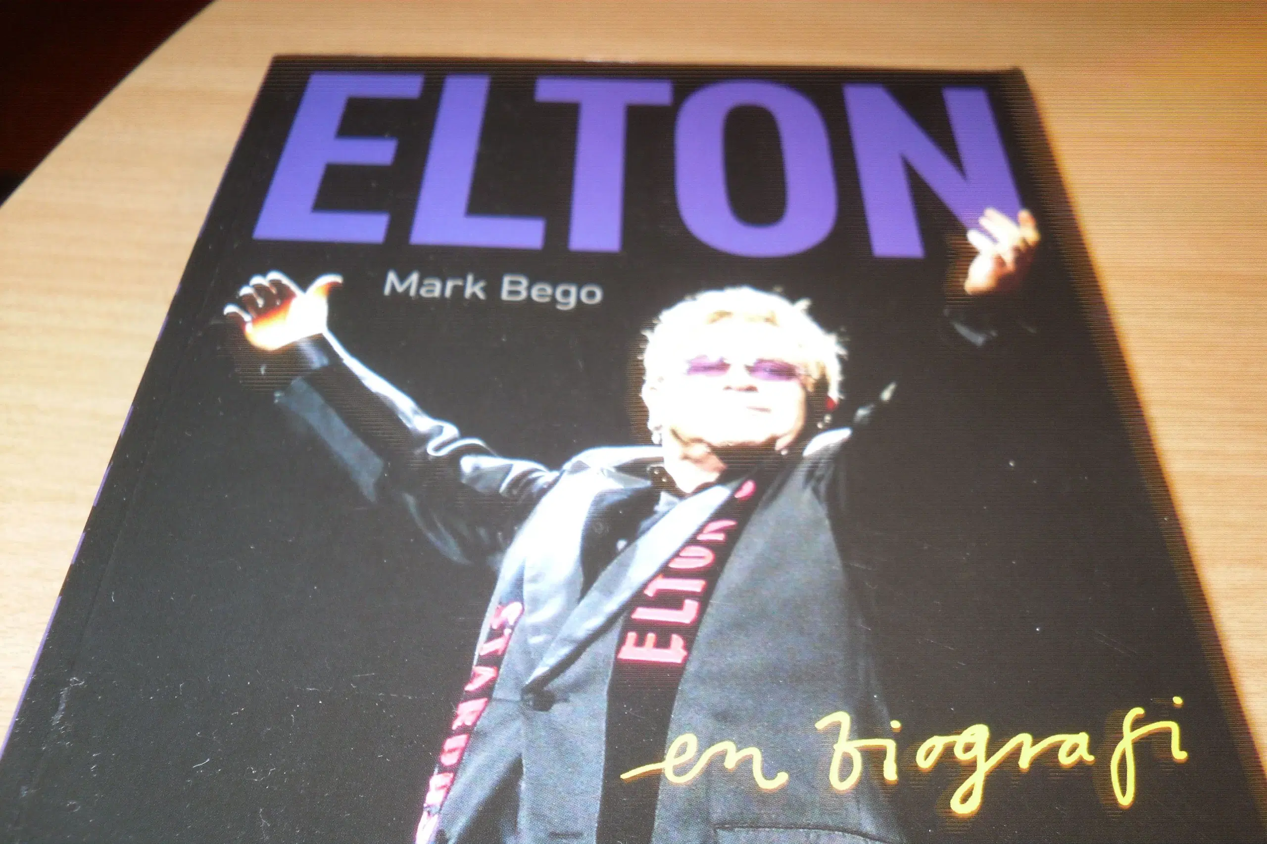 ELTON En Biografi