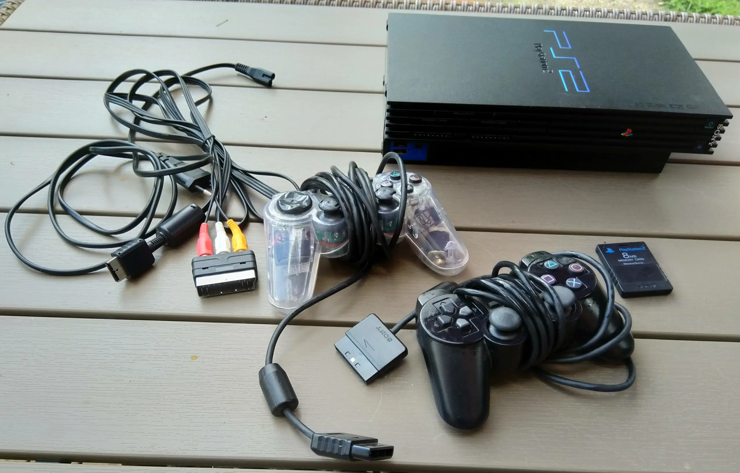 Playstation 2 med tilbehør