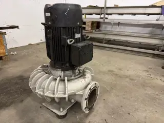Stor Grundfos centrifugalpumpe