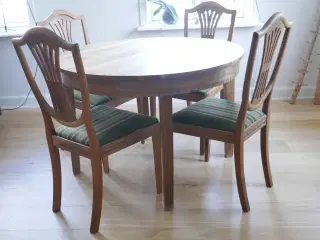 Egetræ spisebord med 6 egetræ stole