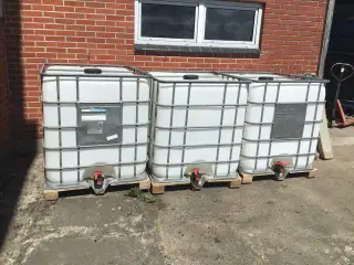 Tre palletanke er rengjorte str. 1000 ltr.
