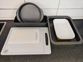 Forme, skærebræt og ildfast fad.