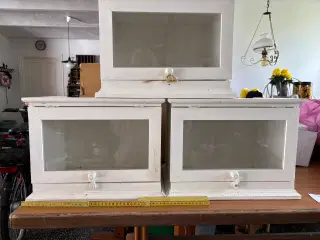 Lille skab med glas låge - 3 stk