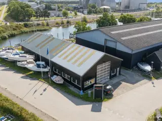 Lager- og produktionshal i Brøndby Havn til maritime erhverv