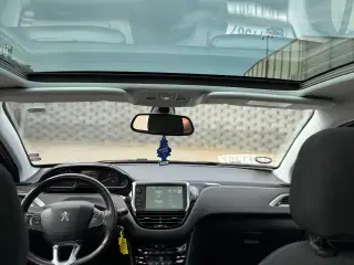 Peugeot 208 1.2VTI 2015